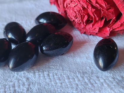 Lot 7 boutons vintage noir navette bombé  1,7 sur 2,2 cm ref 2892