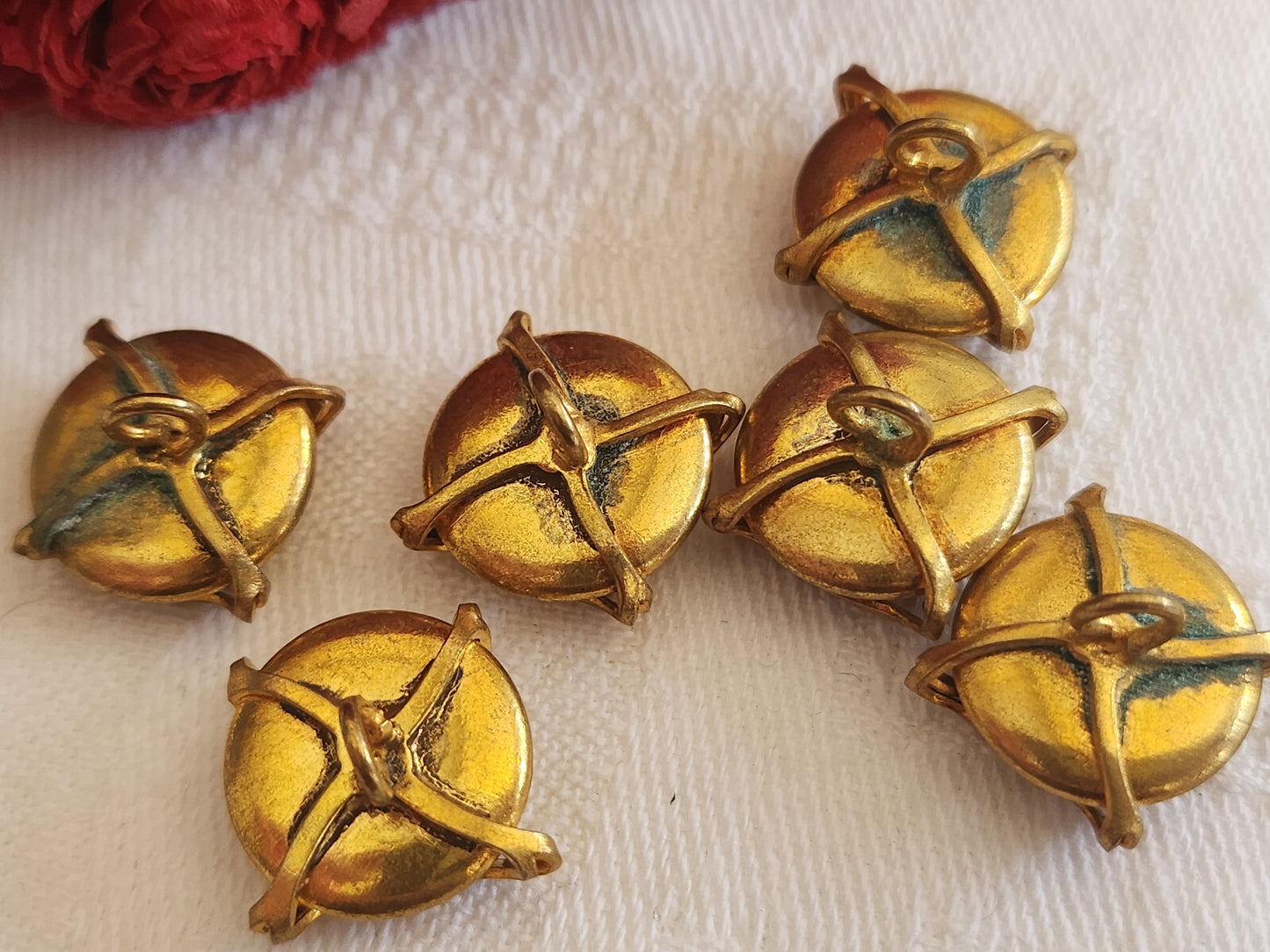 Lot  6 boutons anciens en métal coeur marron  prisonnier 1,4 cm ref 779