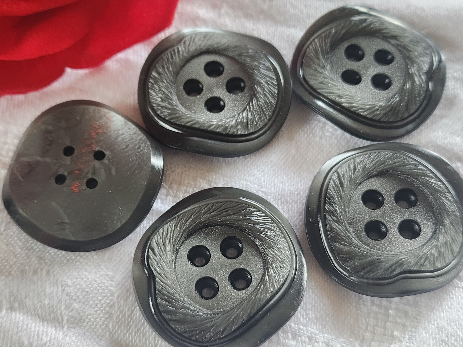 Lot 5 gros boutons vintage xxl gris ondulé 3,3 cm veste trous ref 2476
