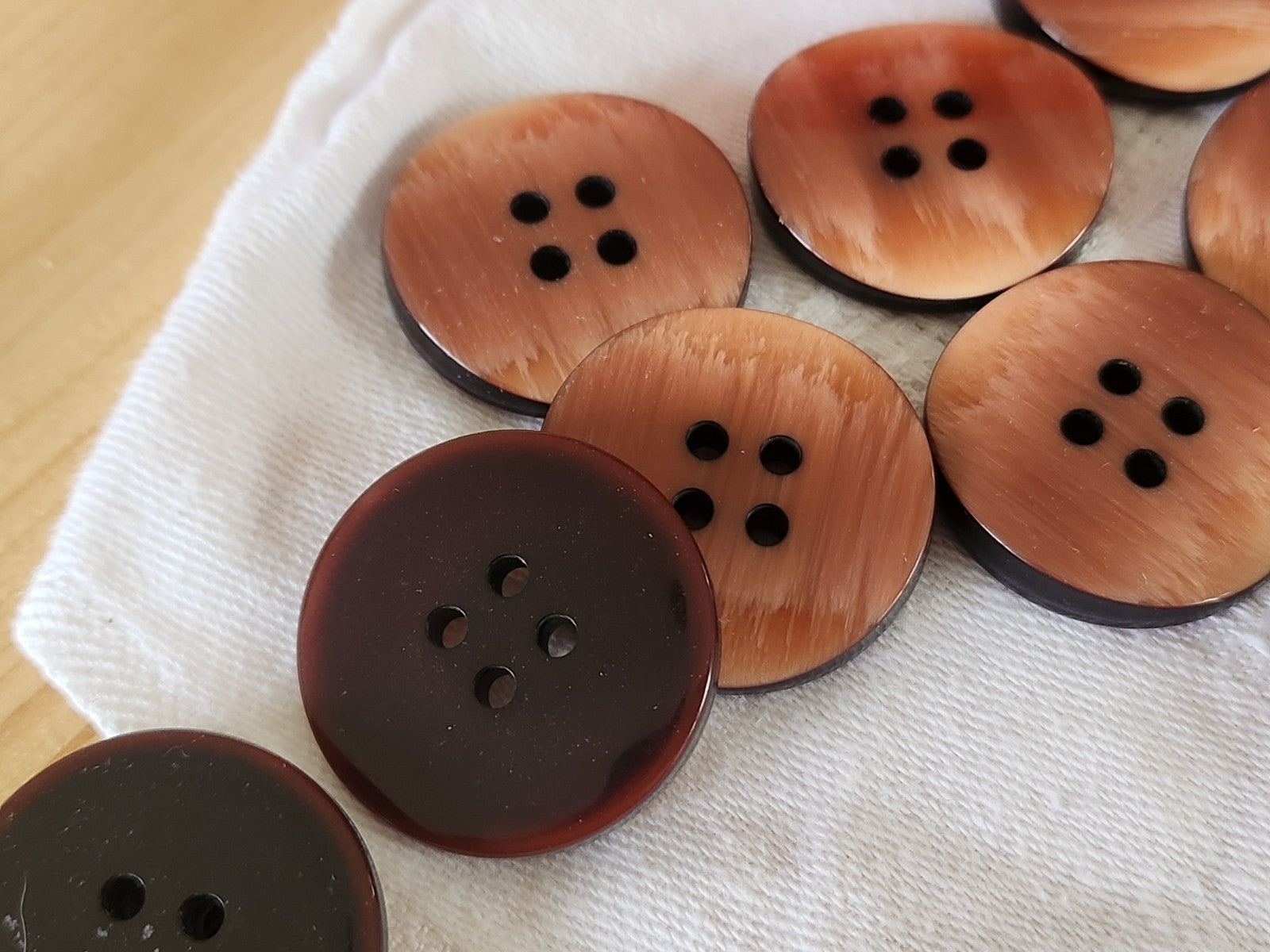 Lot 8 gros boutons vintage marron bord noir 2,8 cm 28 mm  ref 6404
