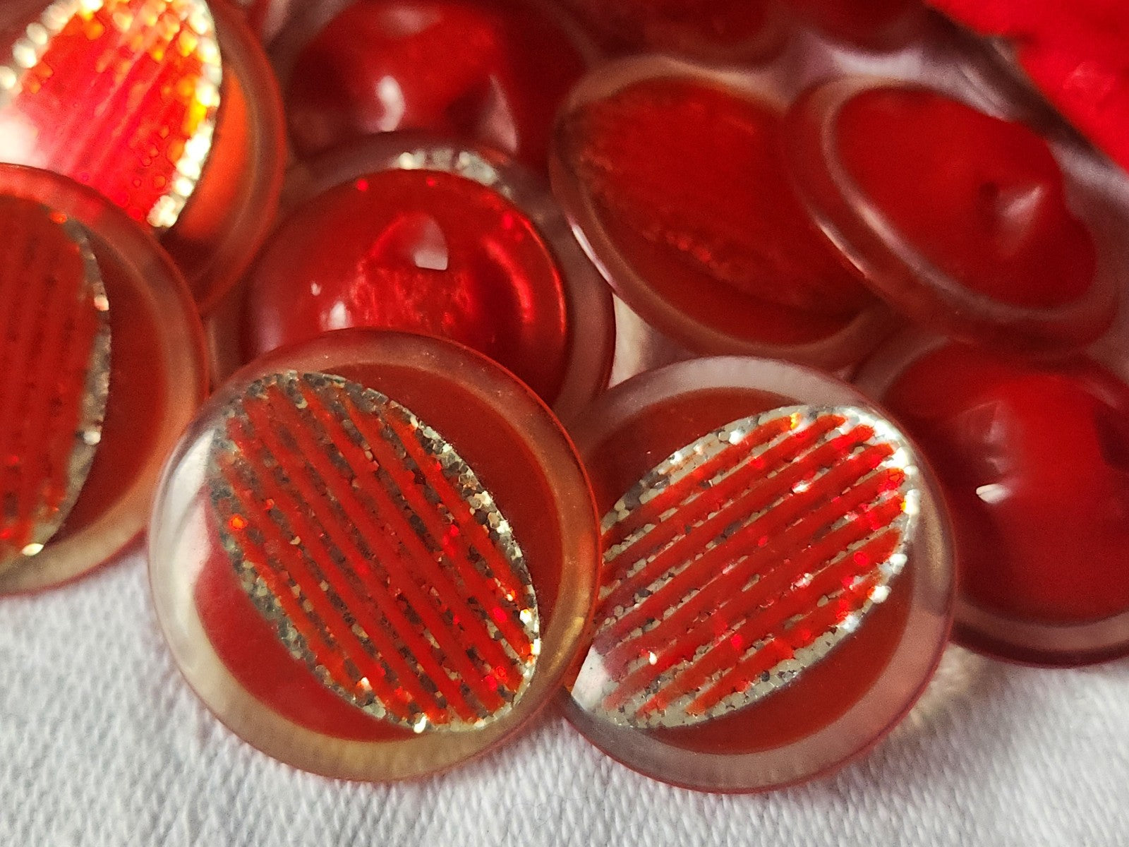 Lot 6 boutons vintage rouge paillette à pied 2,2 cm superbe ref 2390