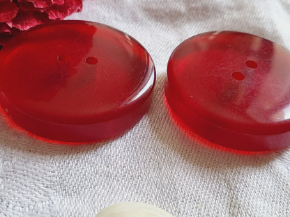 Duo gros boutons vintage anciens rouge transparent épais 3,5  cm ref 5845