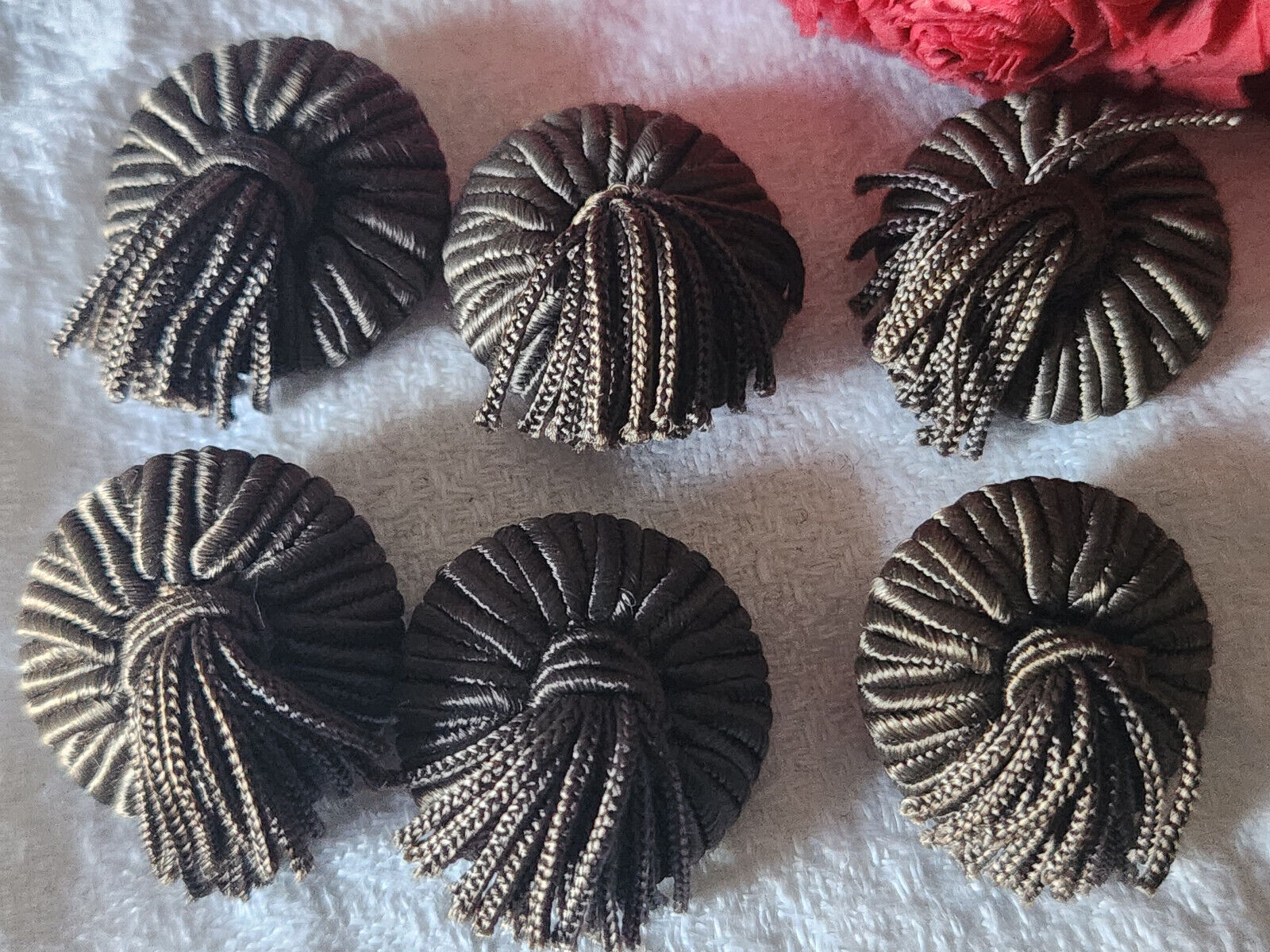 Lot 6 boutons anciens vintage passementerie gris /marron pendant 2,1 cm ref 5743