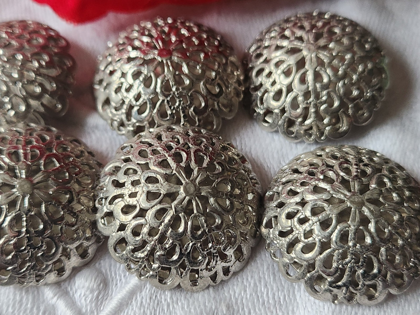 Lot 6 gros boutons vintage métal dentelle filigrame  2,5 cm ref 508