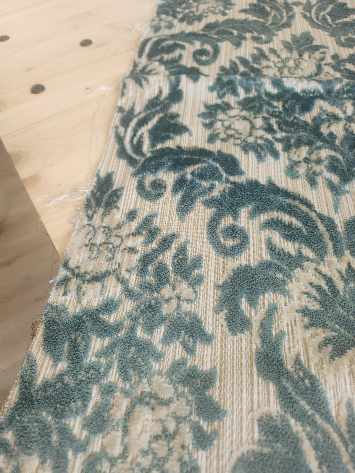 Ancien coupon de tissu tapisserie bleu écru fauteuil 133 sur 50 cm B4