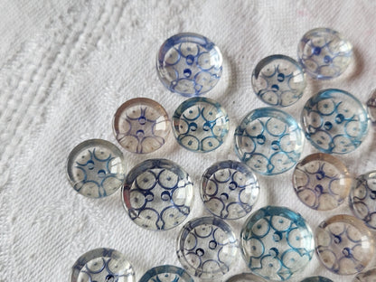 Lot 32 boutons anciens lucite tons bleu motif panaché 1,2 à 1,5 cm ref 2353