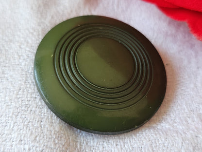 Grand bouton ancien année 50 vert pied laiton 3,1 cm strié D19K