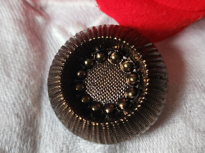 Gros bouton ancien  en verre marron relief 2,5 cm D17I