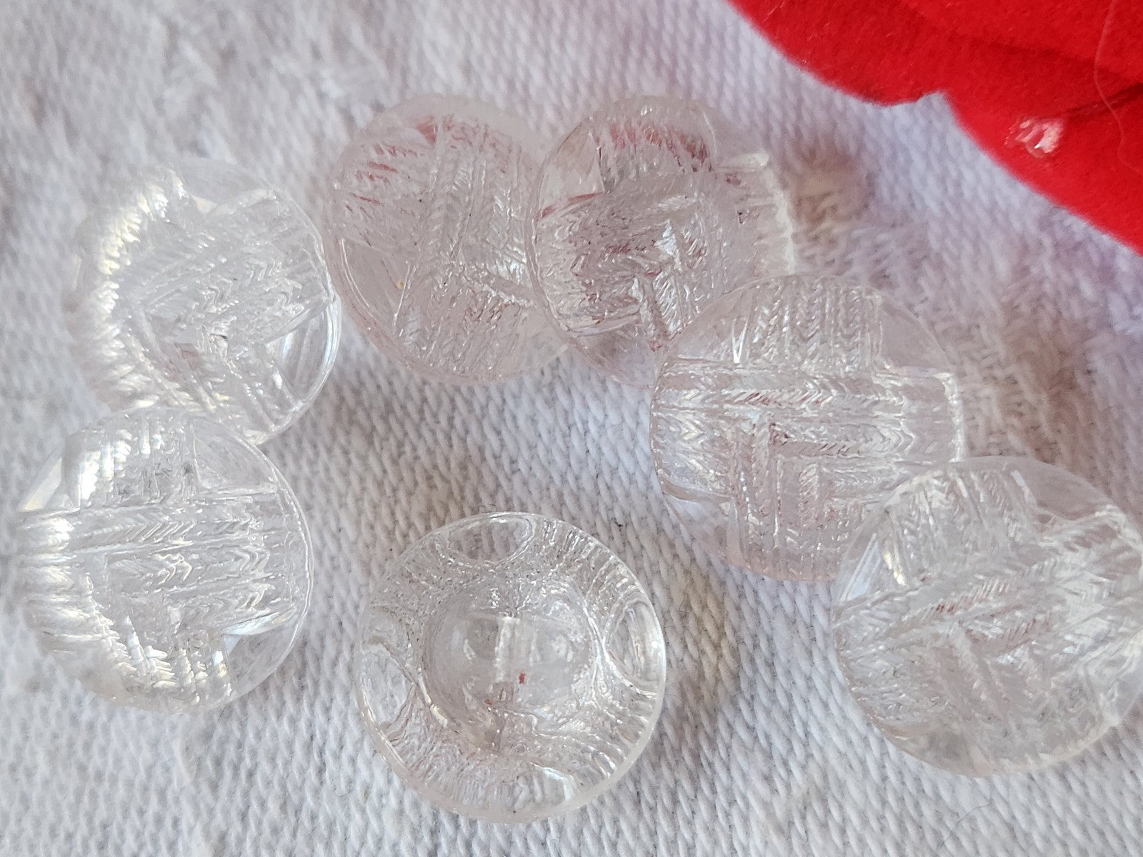 Lot 7 boutons anciens en verre transparent travaillé pied 1,3 cm ref 2873