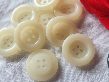 Lot 9  boutons vintage large bord créme trous 2,2 cm ref 2962