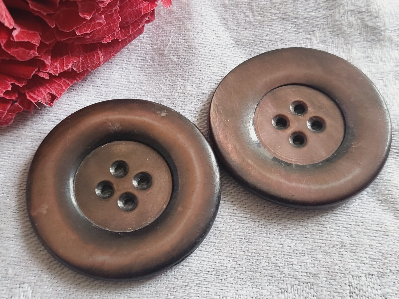 Duo boutons anciens en nacre gris gros trous   3,1  cm G13K