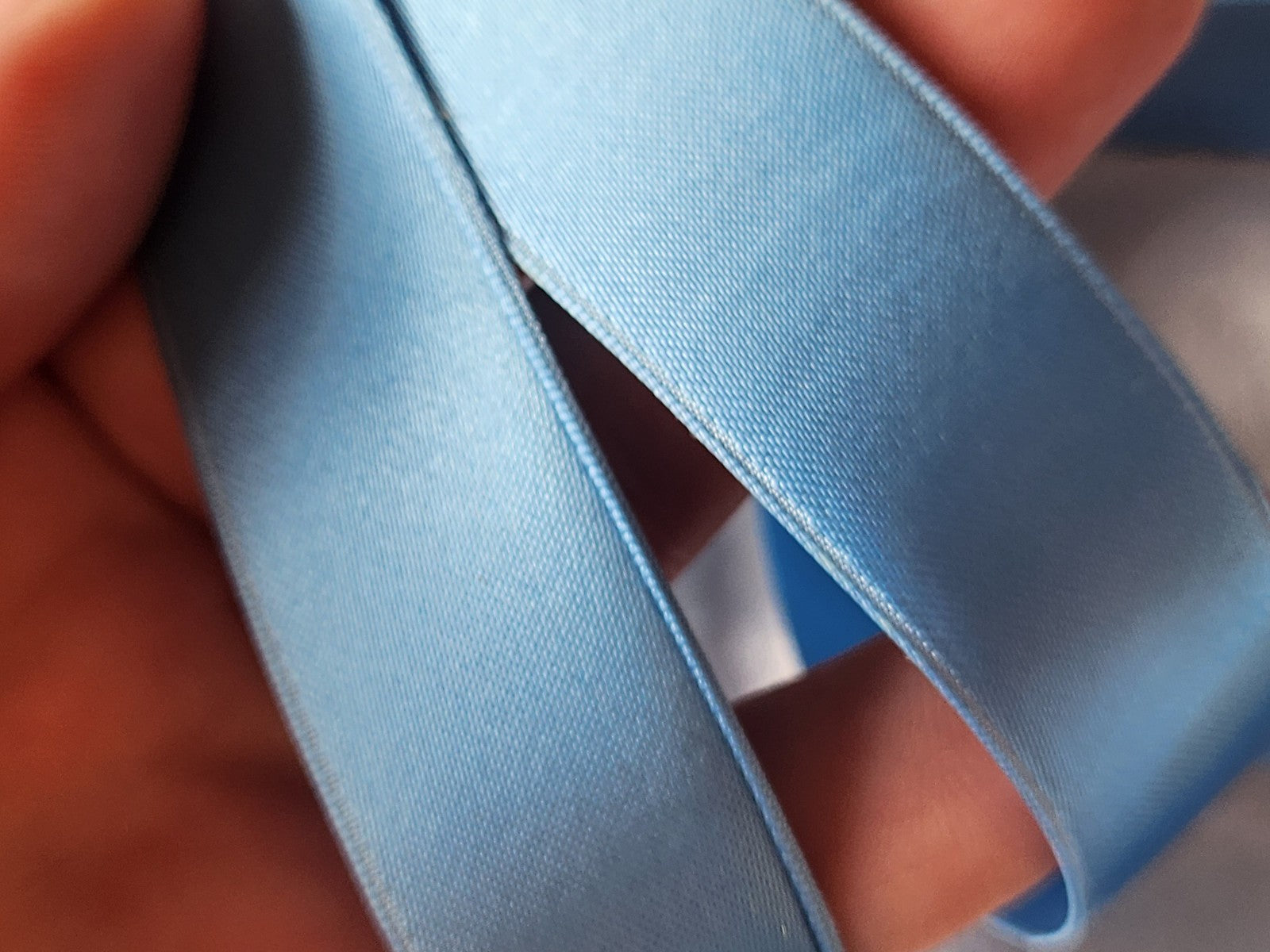 Ruban ancien bleu effet satiné viscose 3 mètres / 2,5 cm mercerie A4 n°22