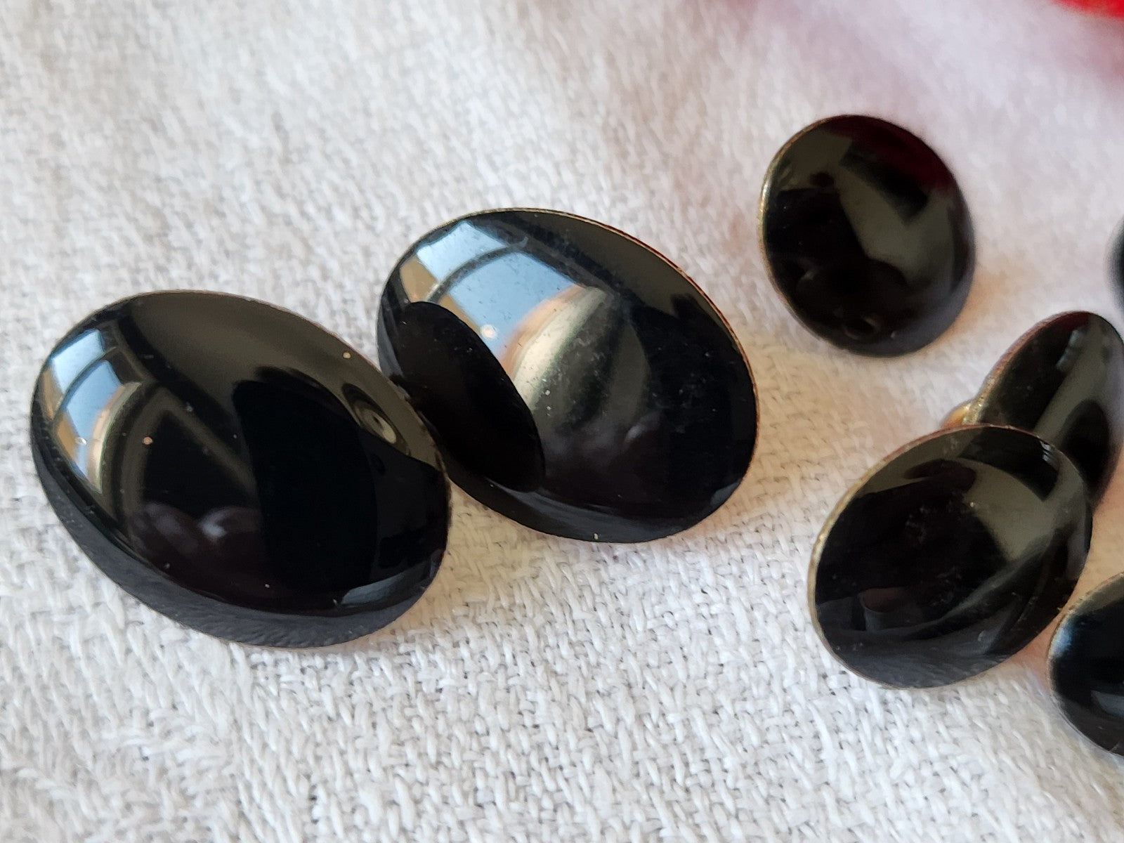Lot 8 boutons vintage métal noir panaché 0,9 sur 1,2 à 1,2 sur 1,8 cm ref 6008