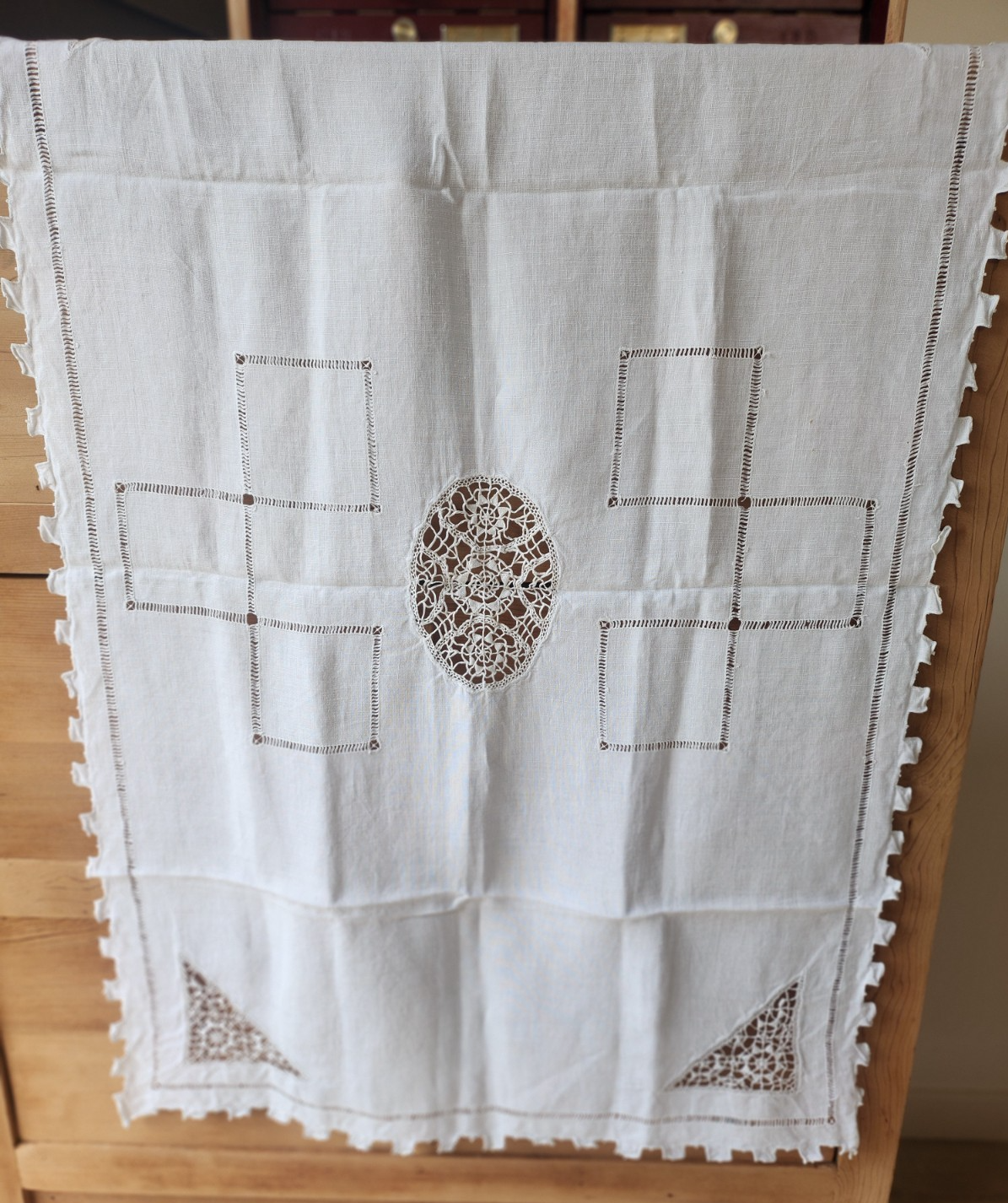 Ancienne nappe surnappe application jour  66 cm sur 88 B8