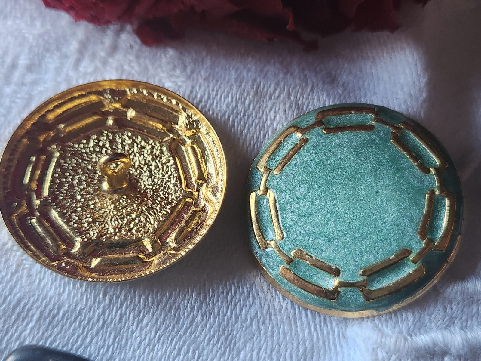Duo gros boutons vintage en métal bleu pied trés leger 2,9 cm ref 4581