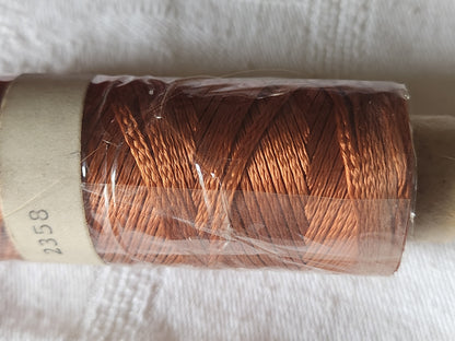 Grosse bobine ancienne fil "soie artificielle" rayonne broderie marron DMC