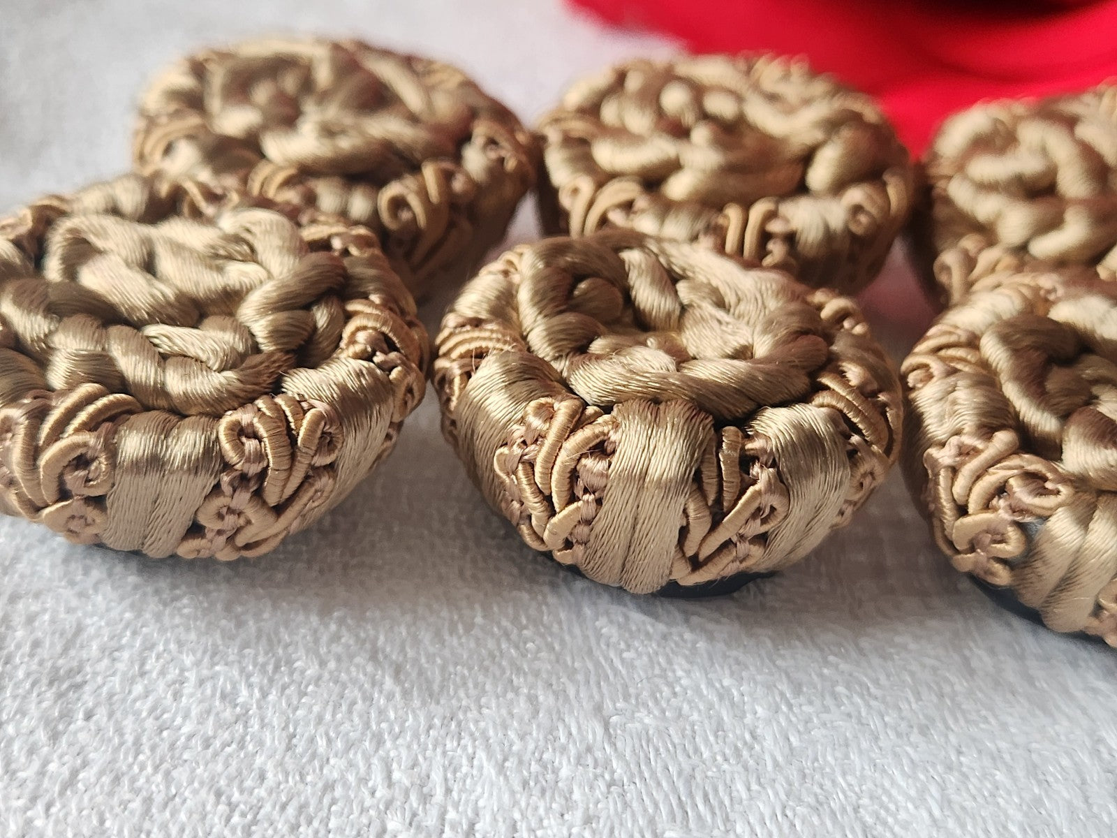 Lot 6 gros boutons anciens en passementerie camel pied 2,8 cm ref 3327