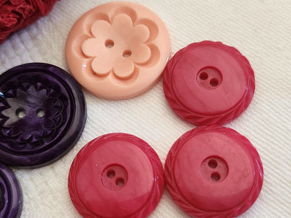 Lot 10 boutons vintagerose / violet ciselé motif 1,8 à 2,2 cm ref 1886