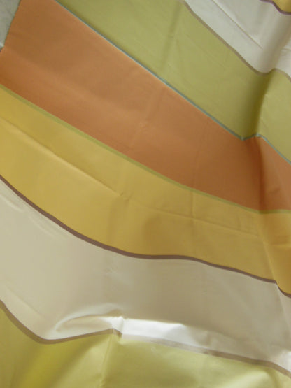 Coupon tissu lumineux opaque vert blanc marron 1 m48  sur 92 cm B3