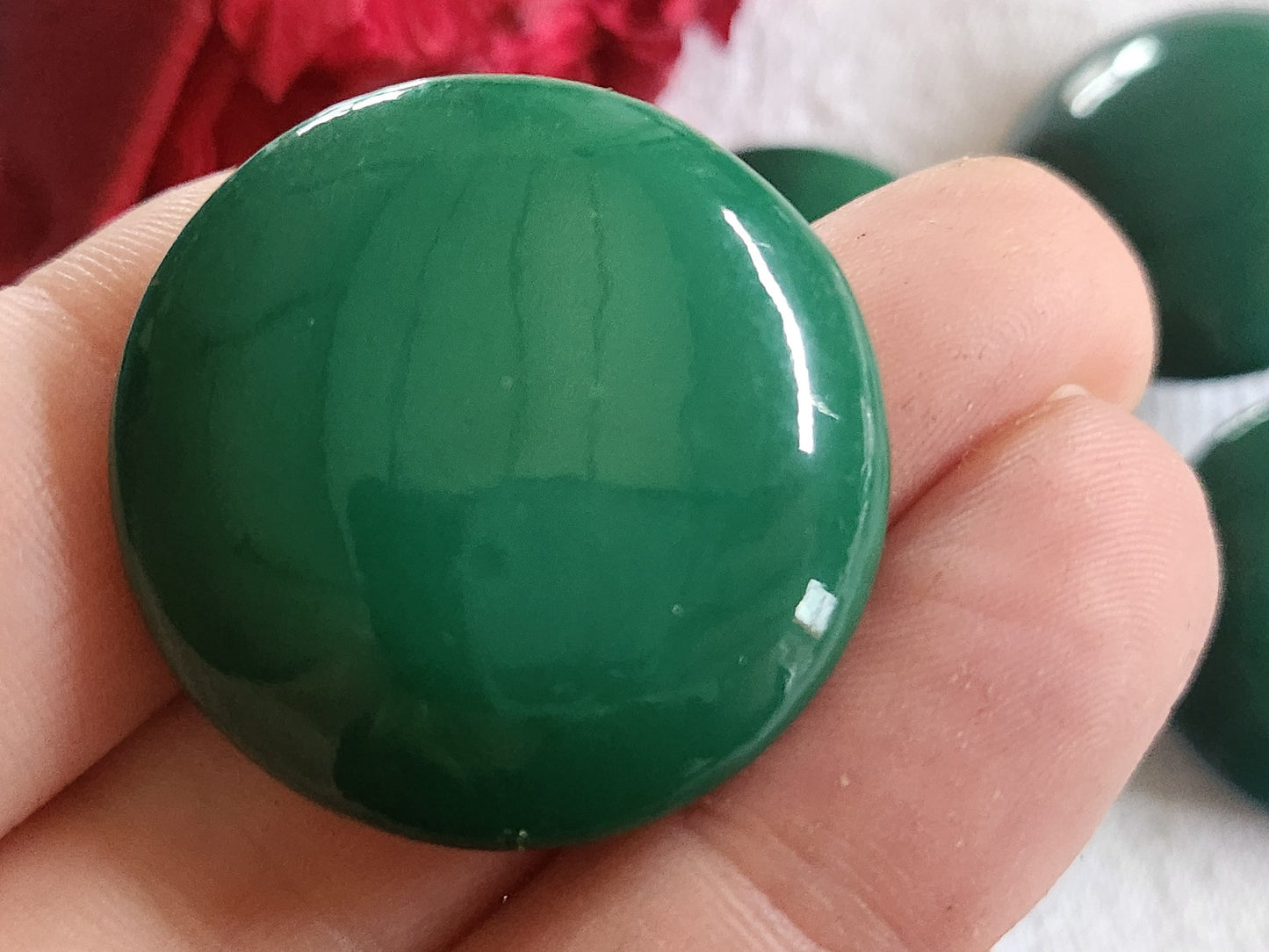 Lot  6 gros  boutons anciens en cuir verni vert lumineux pied 3,3 cm ref 6081