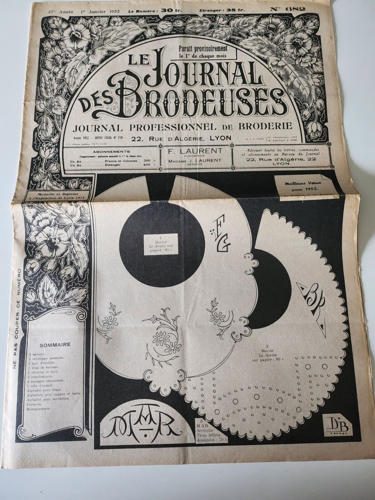 Le journal des brodeuses 1952  n° 682 alphabet drap berceau robe enfant