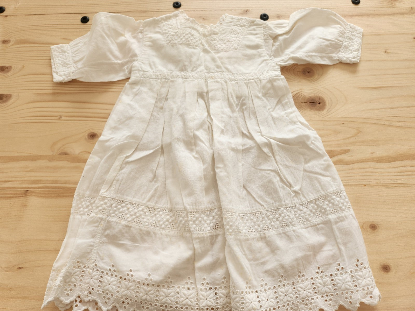 Petite robe ancienne enfant poupée blanc fine dentelle jour B6