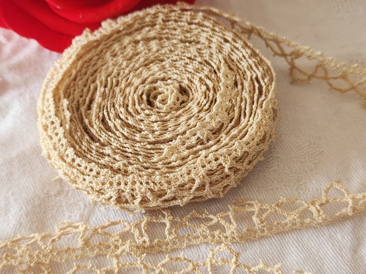 Dentelle ancienne écrue bi grande longueur 4 mètres 20 sur 1,6  cm T2-10