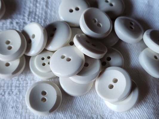 Lot 24 boutons vintage blanc créme  à trous 1,4 cm ref  2845