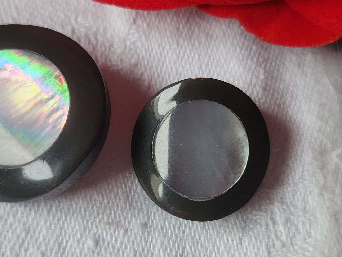 Collection bouton ancien coeur en nacre deux diamètres 1,8 et 2,3 cm G13G