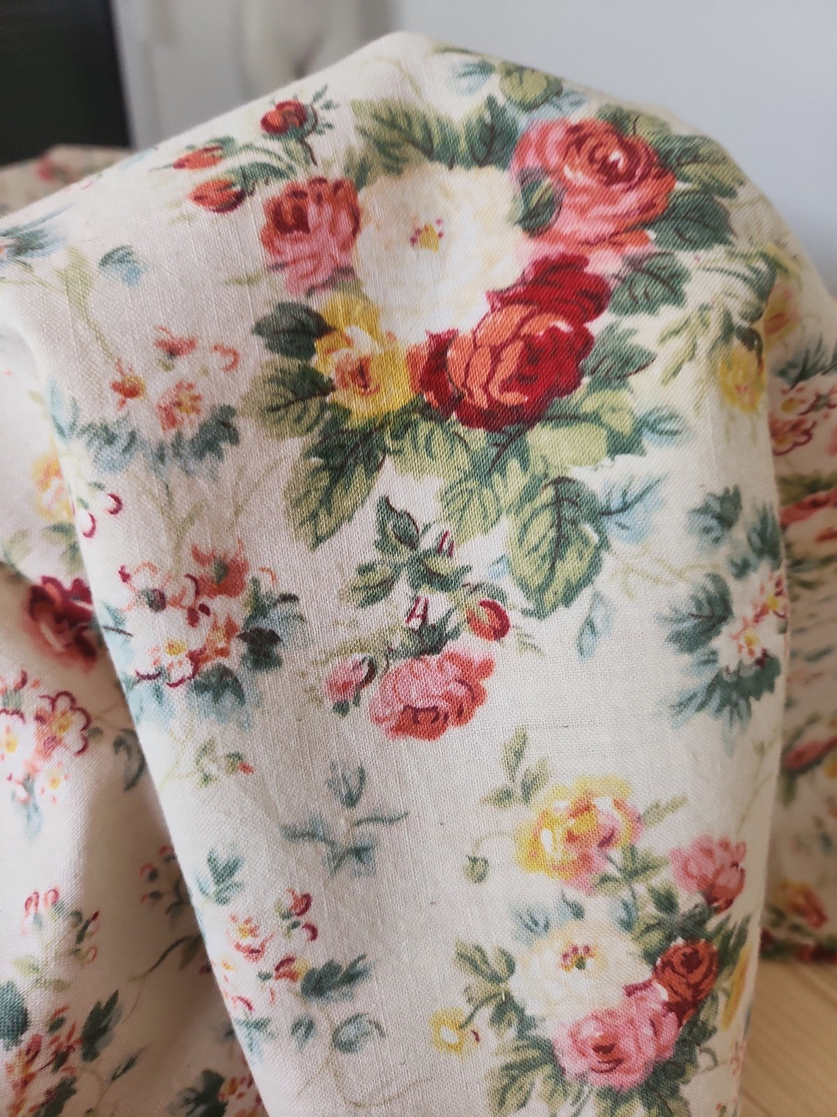 Ancien coupon de tissu fleuri dumas fabrication francaise 119 sur 77 cm B5