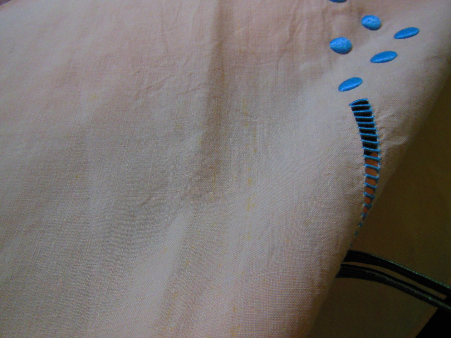 Lot 2 broderies ancienne grosse retour drap cache matelas rose jour plumetis  B3