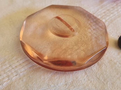 Enorme bouton vintage rose épais effet plexis pied veste  4,8 cm ref 2577
