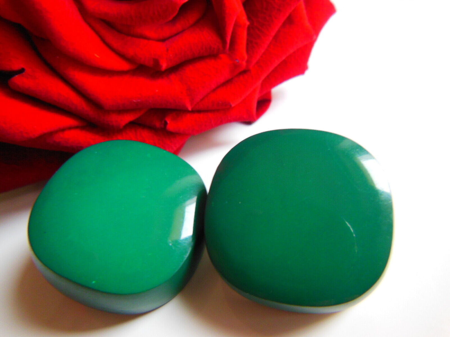 Duo boutons vintage épais vert à pied imposant 2,4 cm D16R