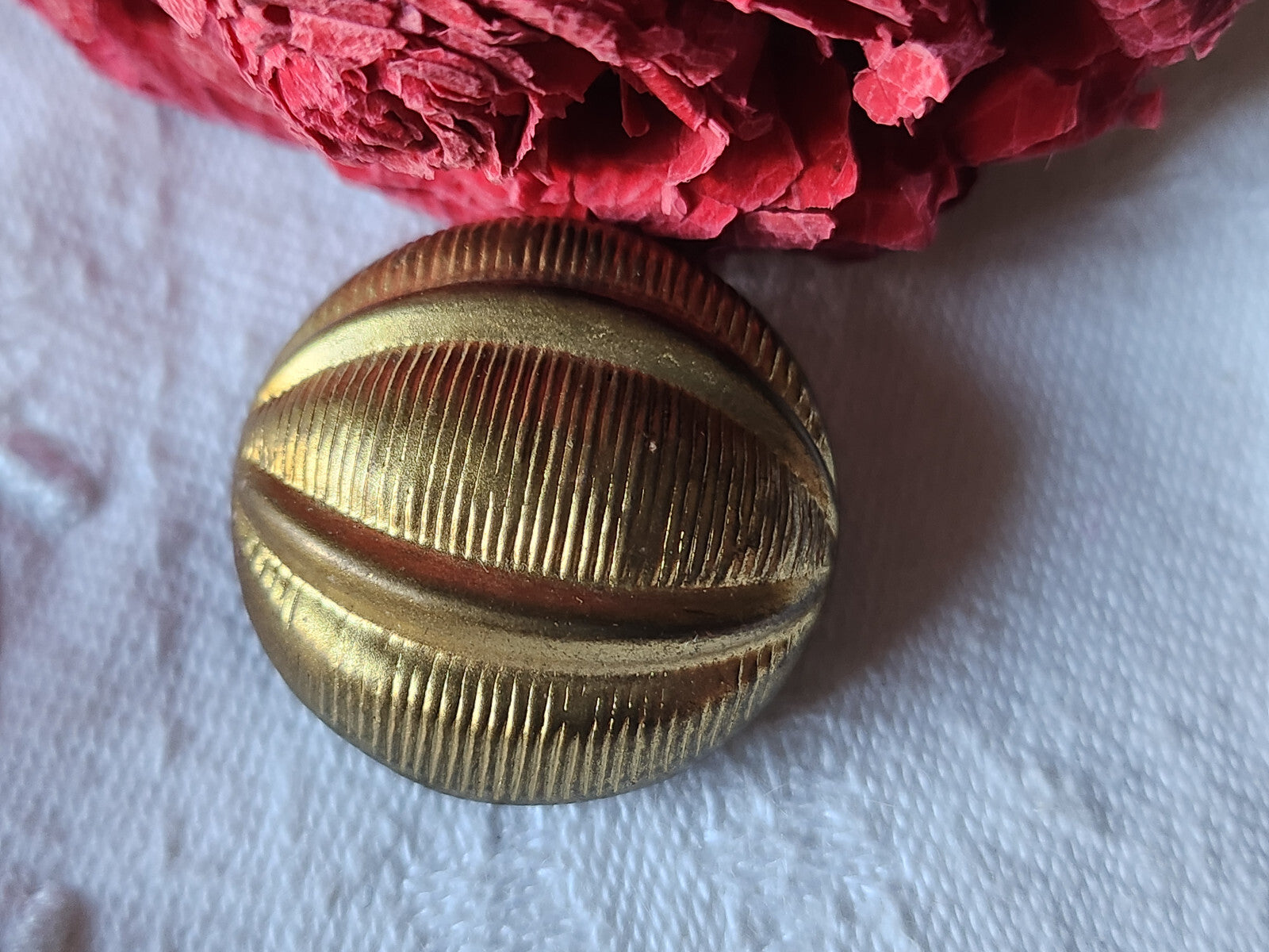 Gros bouton ancien en métal  bombé travaillé collection   2,6 cm D7S