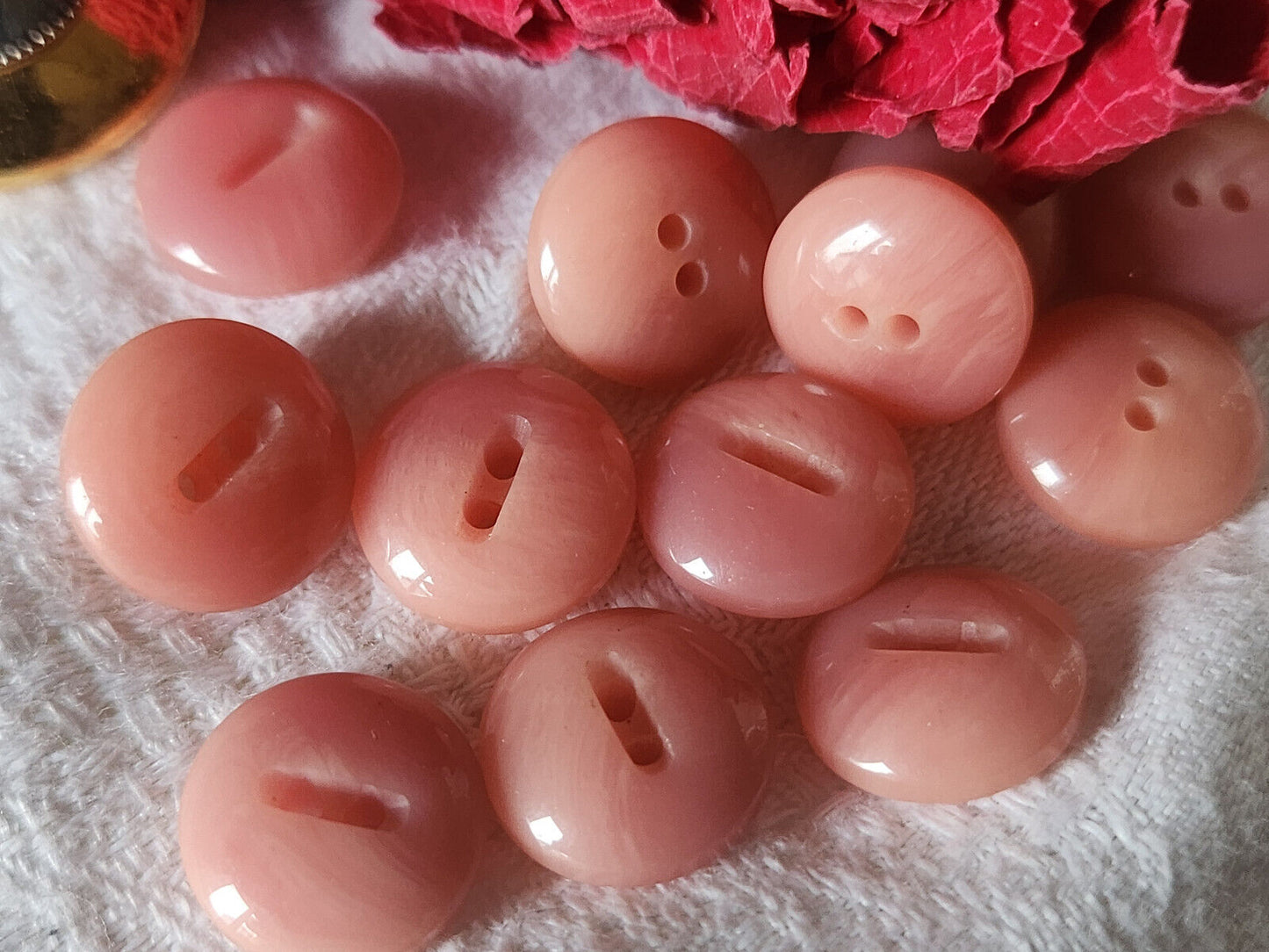 Lot 12 petits boutons vintage camaieu rose bombé trous 1,2 cm ref 534