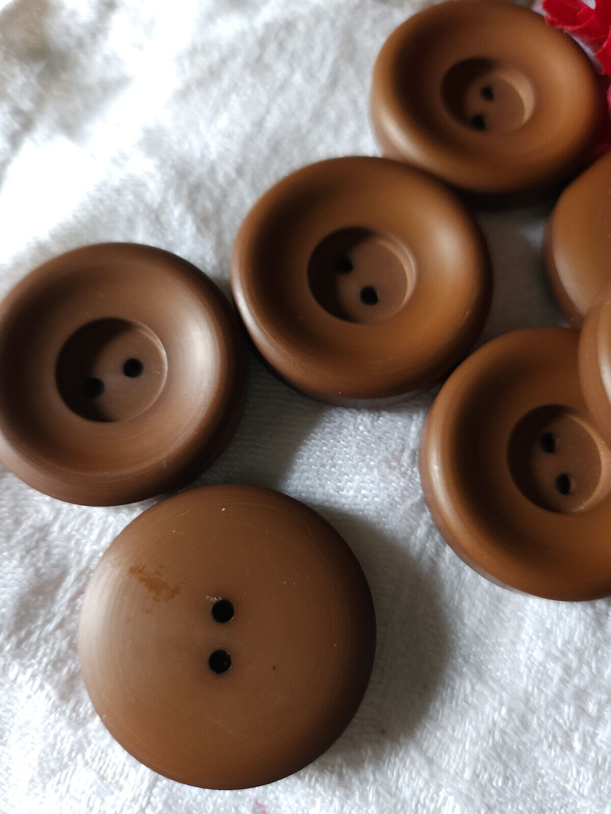 Lot 9 boutons vintage marron mat épais trous 3 cm ref 1472