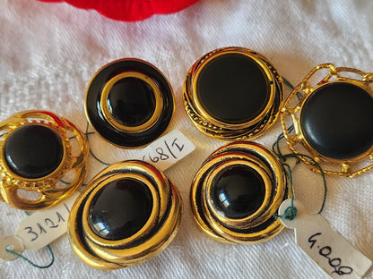 Lot 6 gros  boutons vintage en méta l doré noir  2,2  à 2,7 cm ref 6030
