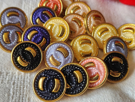 Lot 19  boutons vintage kitch panaché 1,8 cm acrylique ref 645