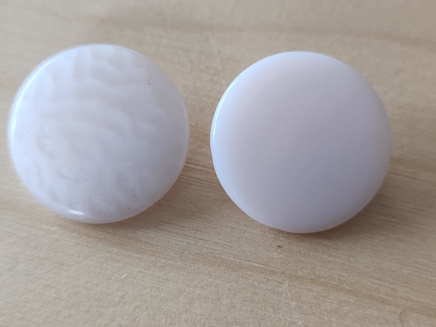 Duo boutons anciens en verre vintage rose trés clair 1,8 cm G18A
