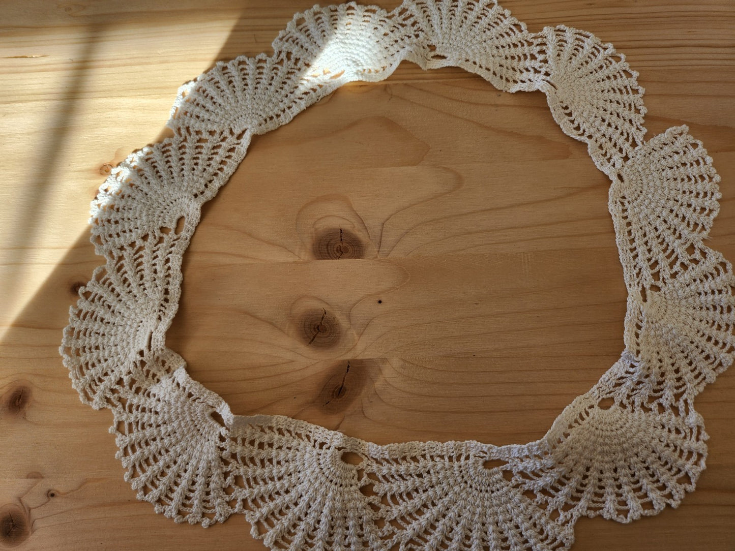 Dentelle ancienne  pourtour napperon crochet blanc  T2-19