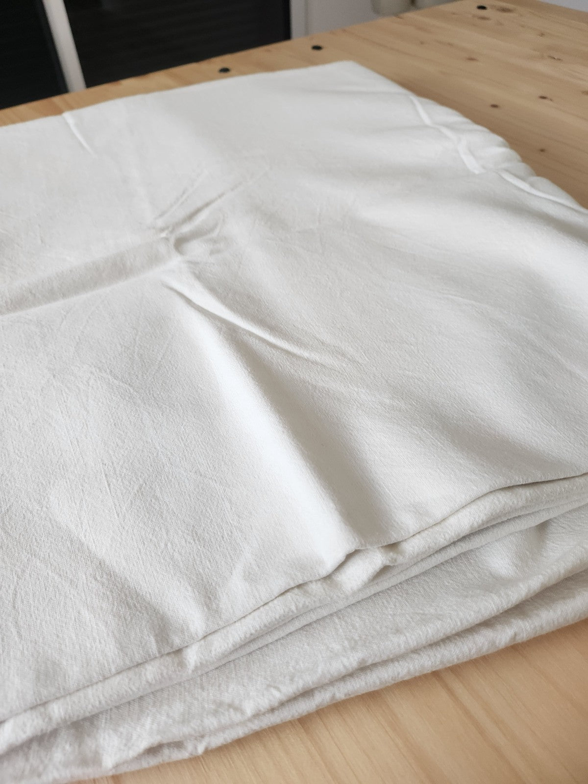 Ancien retour de drap blanc monogramme BB jour échelle découverte  B6