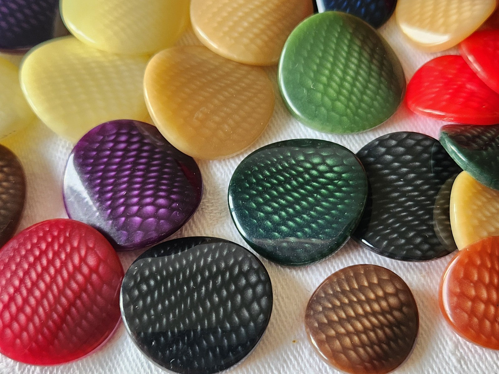 Lot 34 boutons vintage panaché mm modéle pied 1,7 à 2,7 cm ref 3708