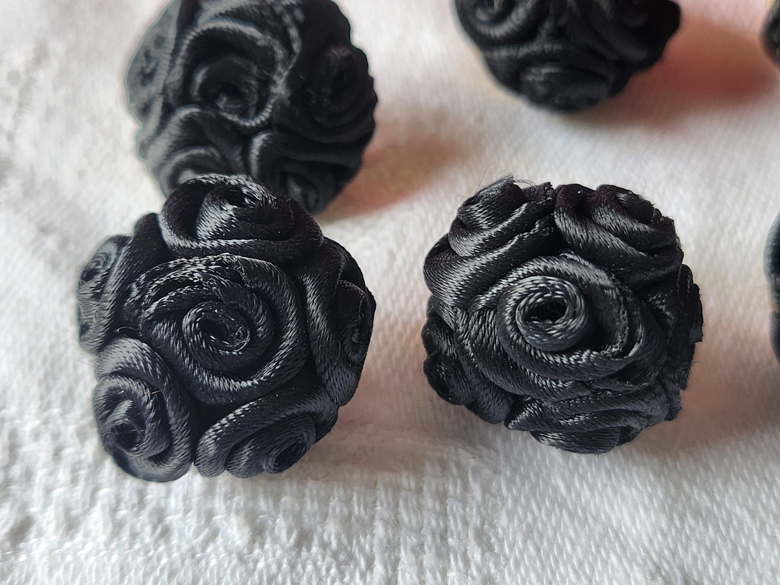 lot 6 boutons vintage noir passementerie fleur pied 1,8 cm ref 3554