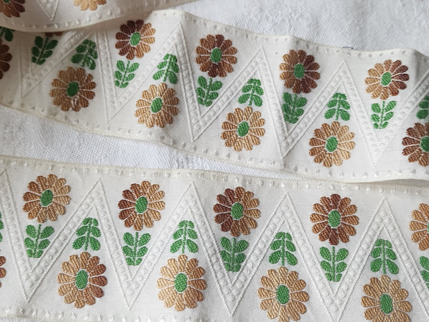 Galon vintage fleur large marron vert 1 m 08 sur 4 cm T7