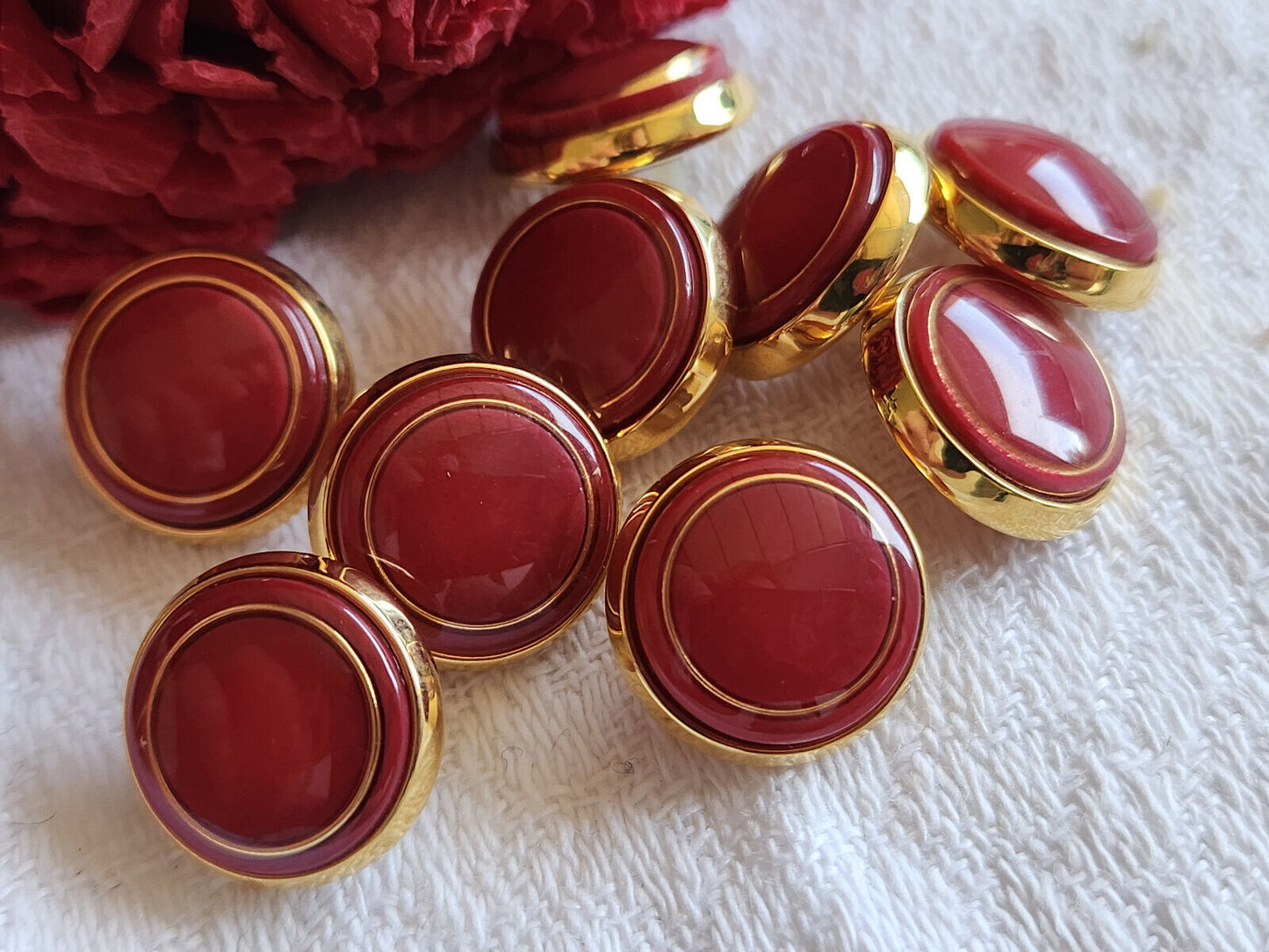 Lot 9 boutons vintage rouge doré metal pied plastique 1,4 cm ref 1081