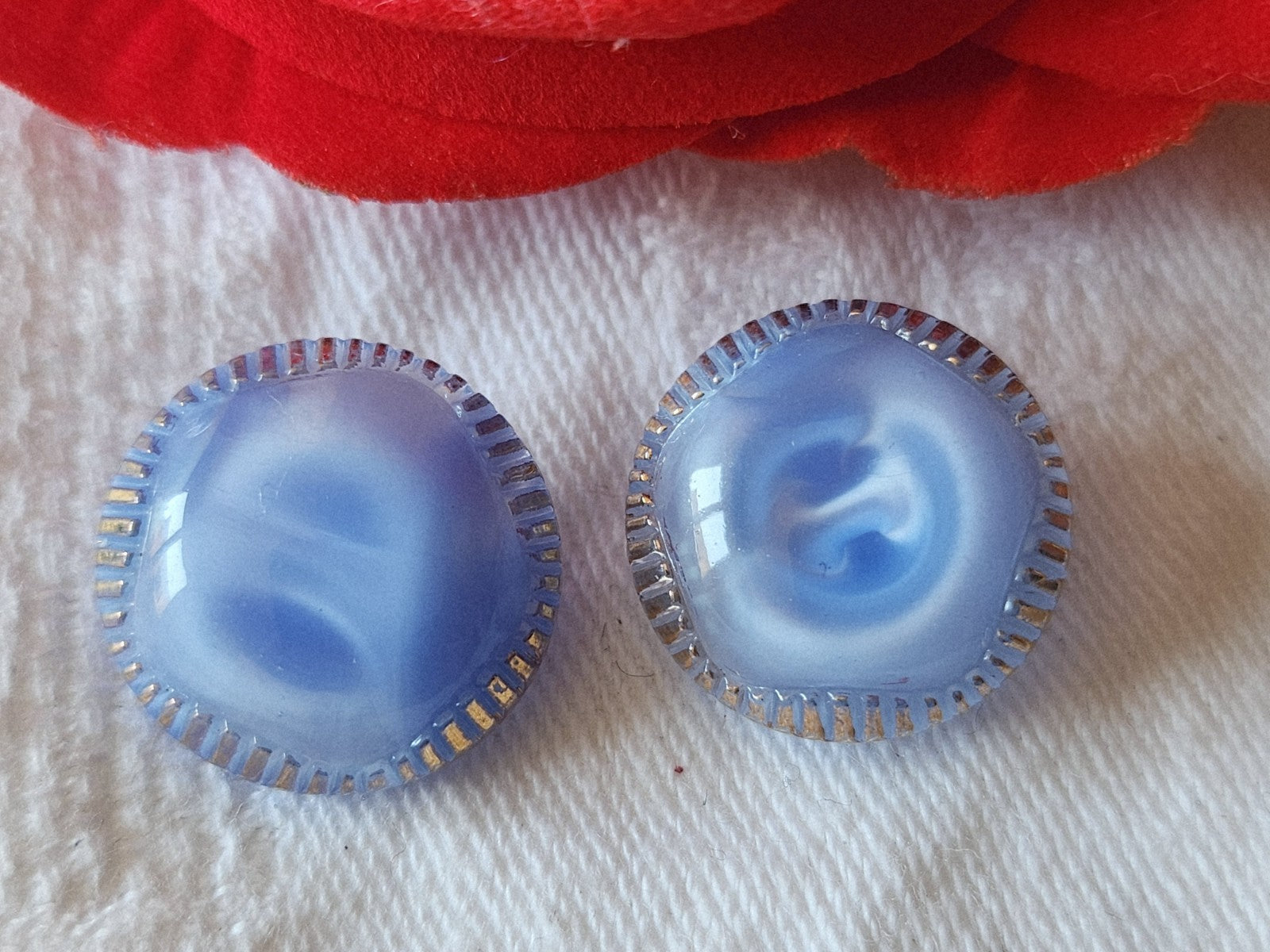 Duo boutons anciens en verre bleu doré laiteux collection  1,7 cm D4L