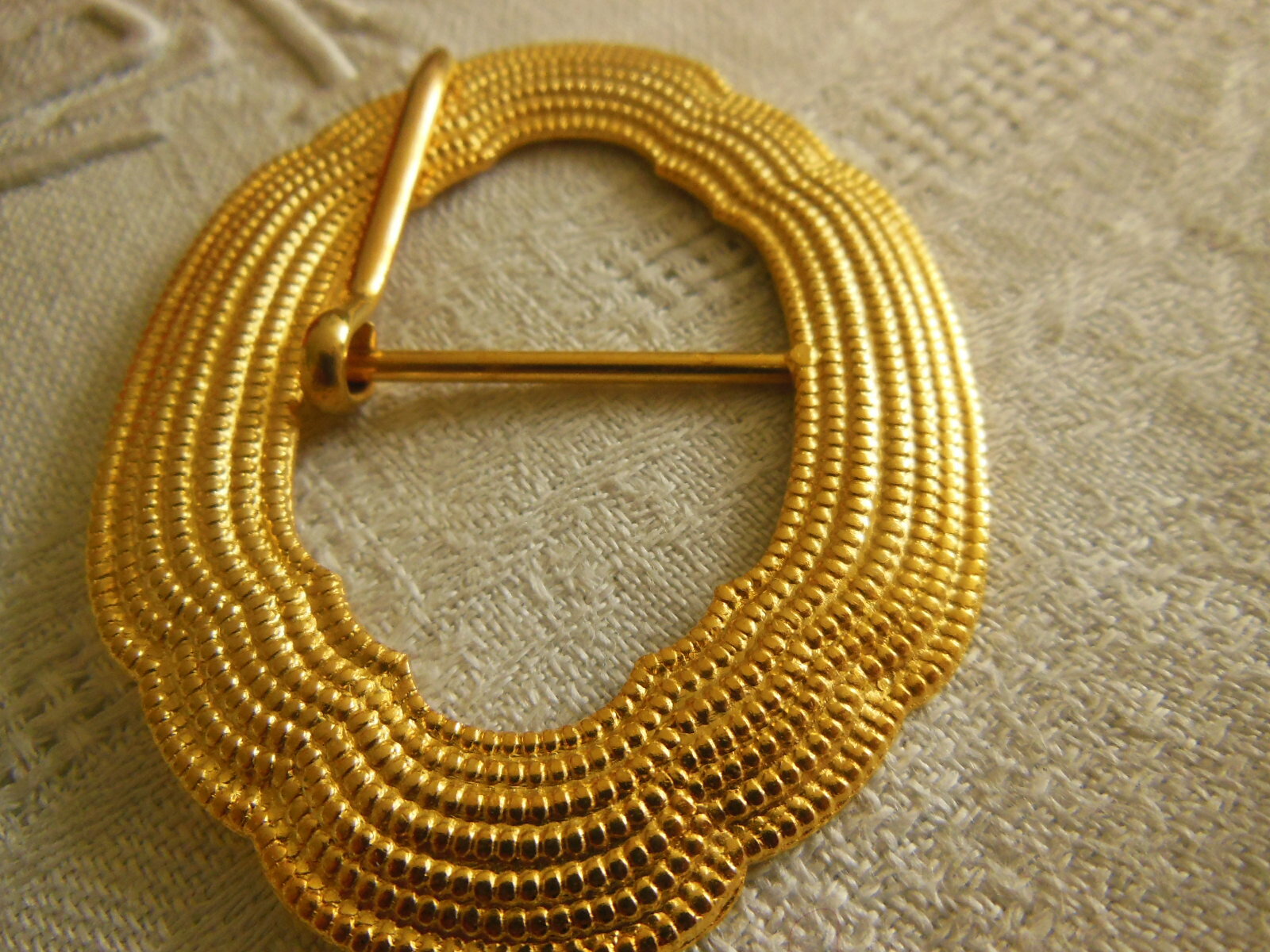 Boucle de ceinture grosse ancienne métal doré 5,5 sur 7,1 cm neuve mercerie