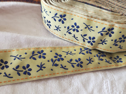 Galon vintage tissé ancien jaune bleu fleur  2 métres 50 sur 2,6 cm A5