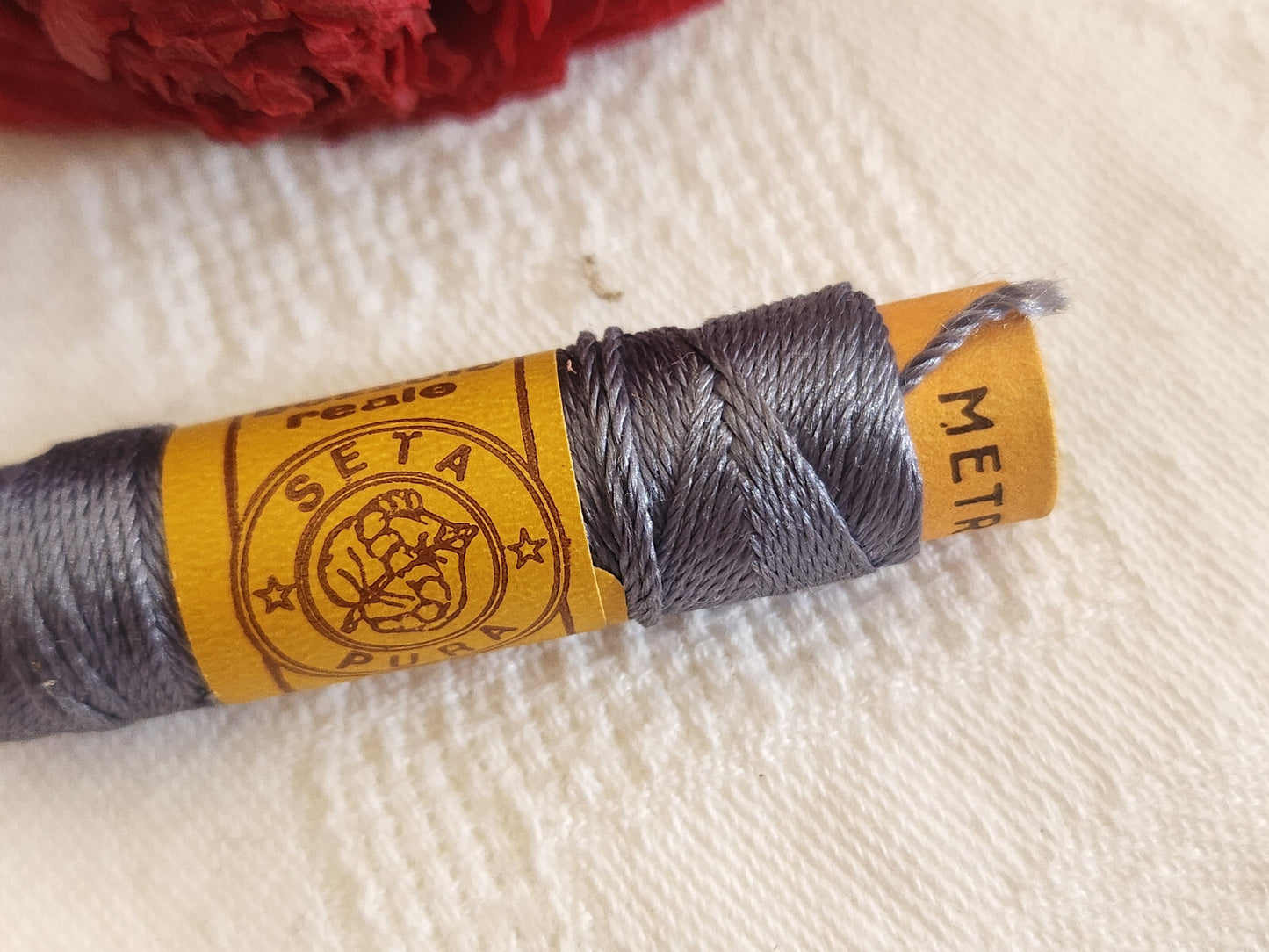Bobine ancienne pur fil de soie vintage bleu gris broderie n°215 T5