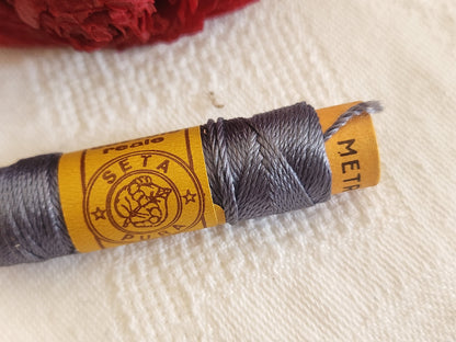 Bobine ancienne pur fil de soie vintage bleu gris broderie n°215 T5